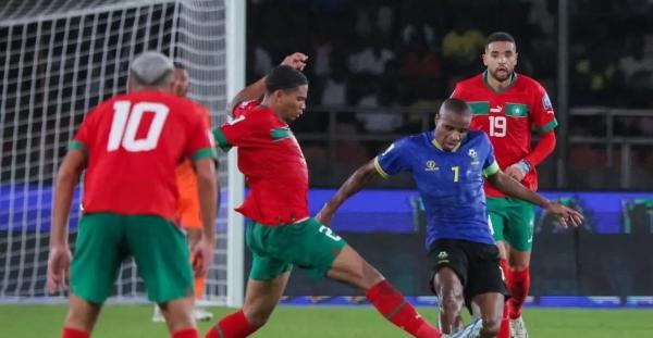 عرفه الجمهور المغربي في ثلاث مناسبات.. من يكون الحكم الذي سيقود مباراة أسود الأطلس ضد تنزانيا !